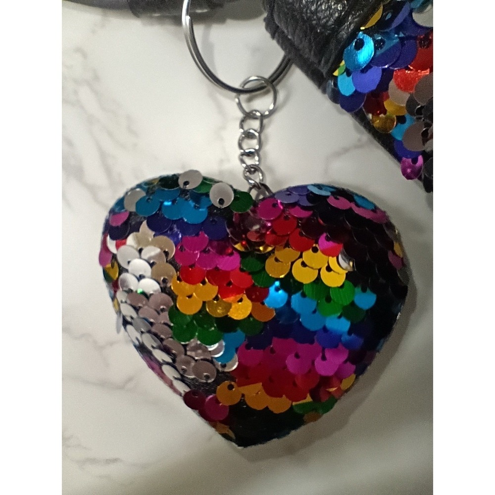 VICTORIA'S SECRET Rainbow Sequin Reversible Wristlet w/ Heart Charm - NWOT - Picture 6 of 7